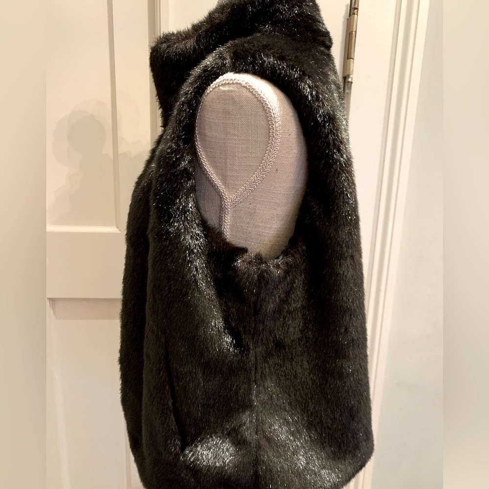 3/$25💕REVERSIBLE FAUX FUR VEST💕GORGEOUS! EXCELLENT CONDITION!! - Picture 4 of 8